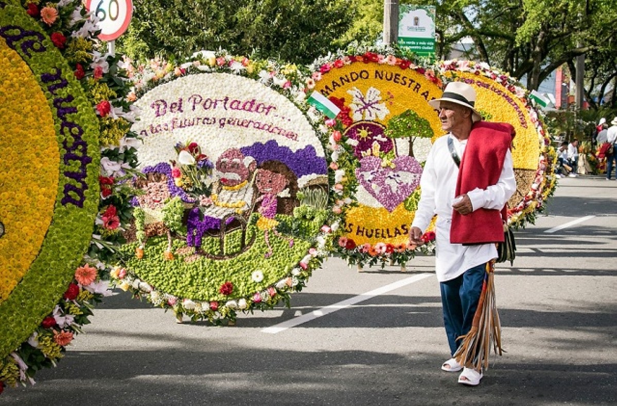 desfile flores linearcol medellin antioquia tour